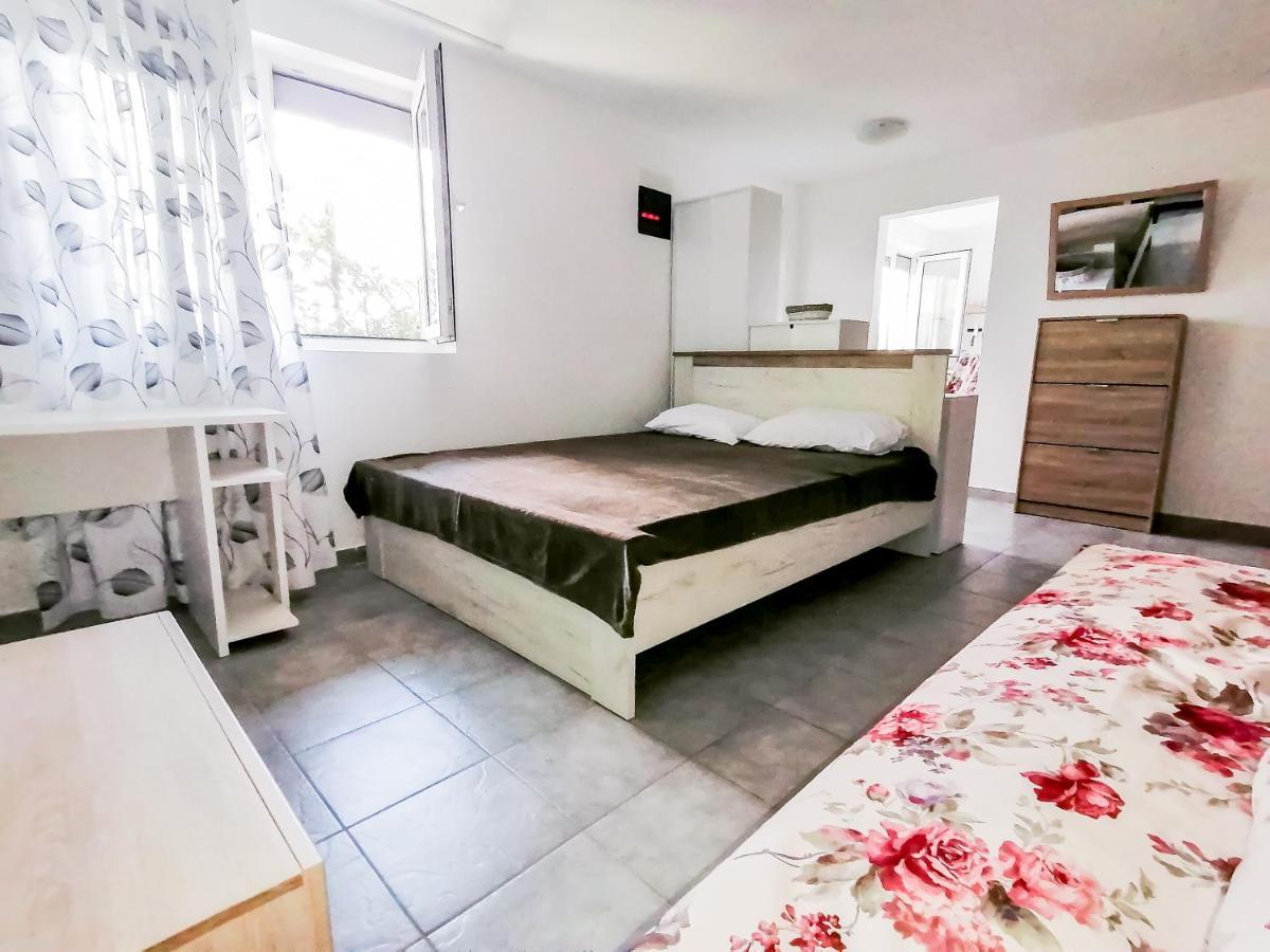 Apartments Siesta Tivat Luaran gambar
