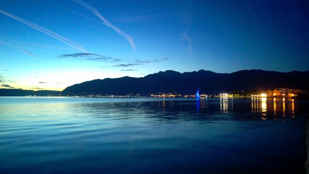 Apartments Siesta Tivat Luaran gambar
